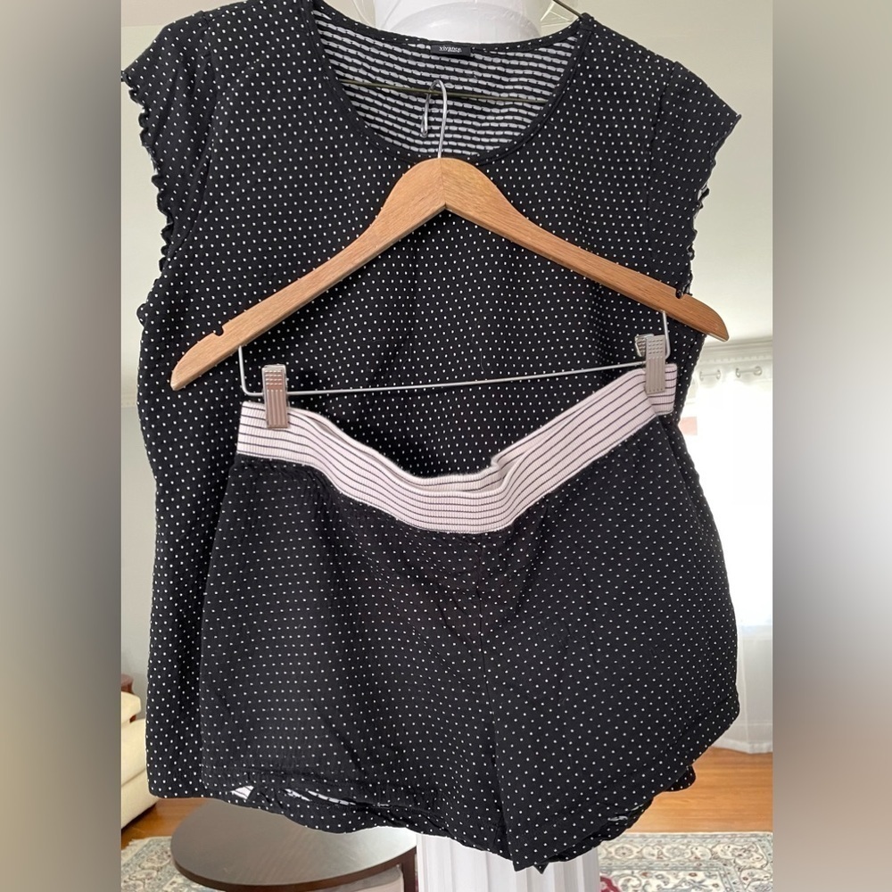 Vivance clothing for women. Deam / Cream pajama set . Black size 12-14